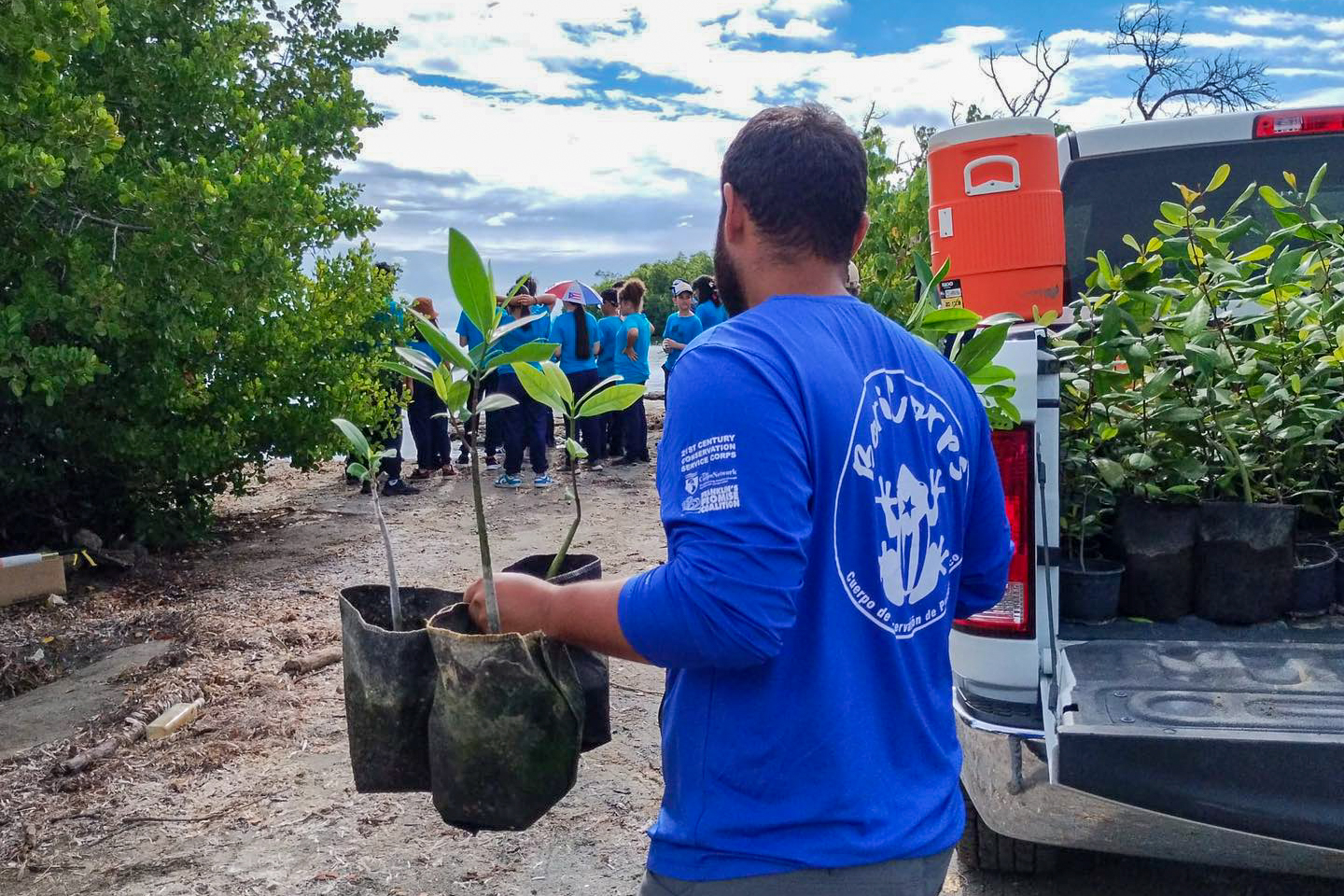 BoriCorps members prepare to plant mangroves in Jobos Bay. (Photo: BoriCorps)