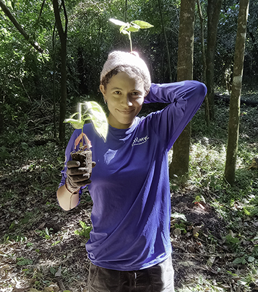 Karina Carrasquillo, ready to plant cocoa trees. (Photo: BoriCorps)