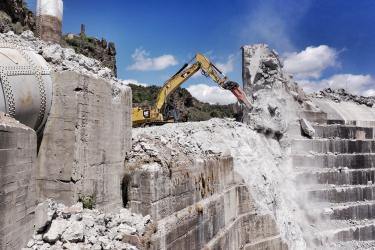 Demolition of Copco No. 1 Dam (Credit: Whitney Hassett/Swiftwater Films)