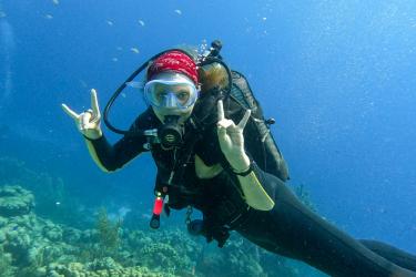 Rebecca Ruiz on a scientific dive in Bonaire (Credit: Rebecca Ruiz)