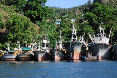 Indonesia-2016-vessels-Awaiting-disposal-OLE.jpg