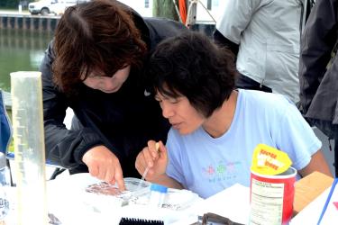 Drs. Judy Li and Hyun Jeong Lim examining specimens