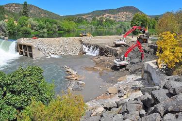 Rogue River_Partial_Dam_Removed_River Design Group_750x500.jpg