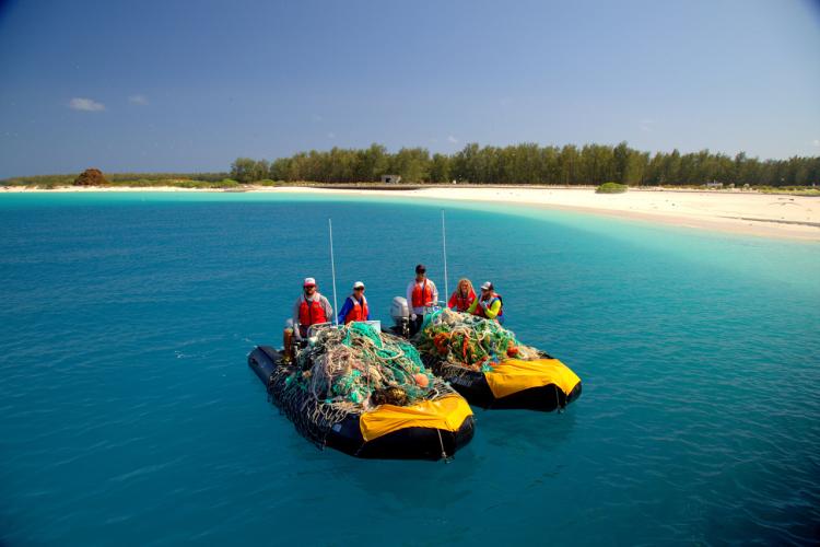 5796x3870-Marine-Debris-Team-small-boats.jpg