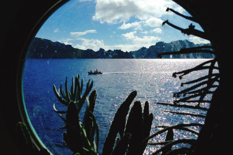 2560x1920-Maug-porthole.jpg
