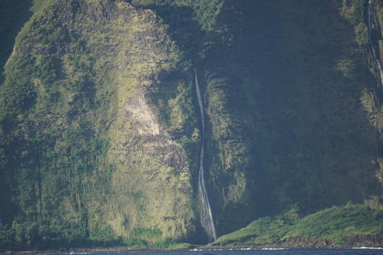 6000x4000-molokai-cliffs.jpg