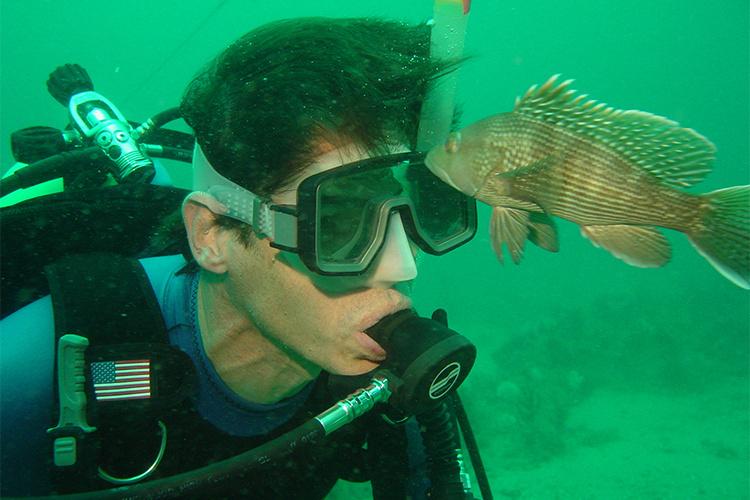 750x500-researcher-black-seabass.jpg