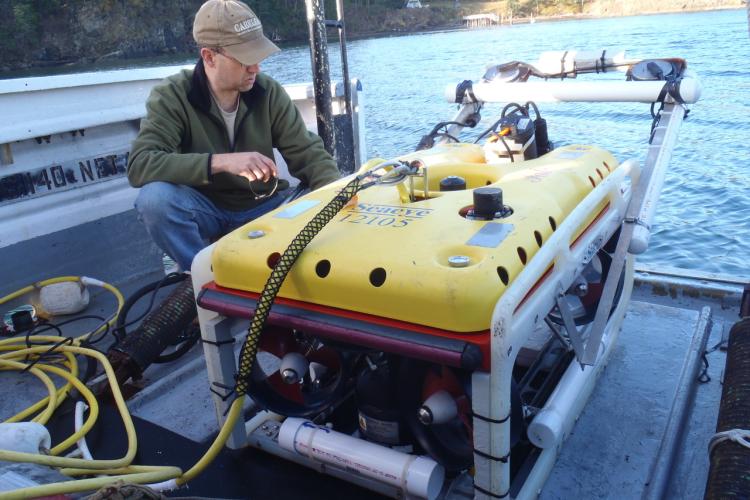 pacunski-working-on-rov.jpg
