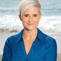 Photo of Anne Simonis on the beach
