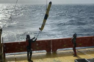 Scientists recover glider 