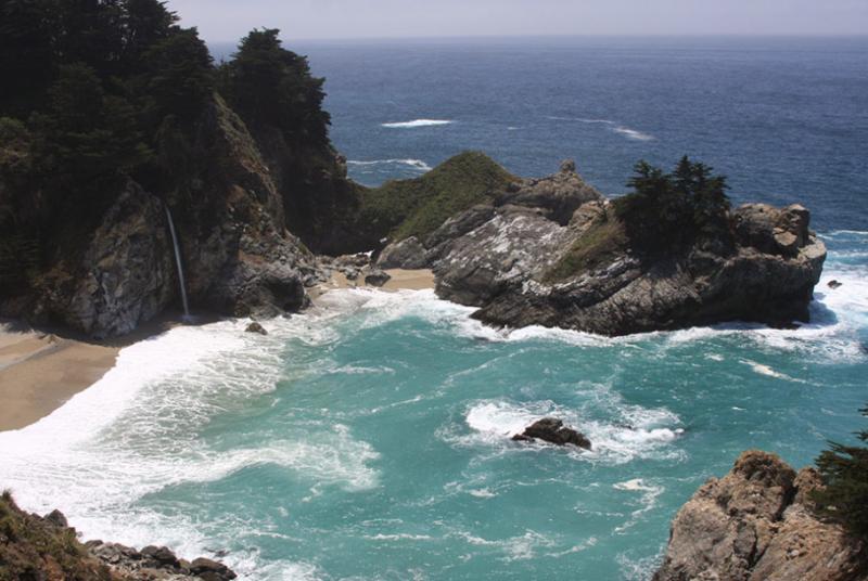 Image of the small inlet on the California Coast